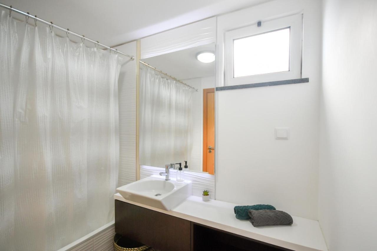 Spacious 3 Bedroom By The Beach Caniço Esterno foto